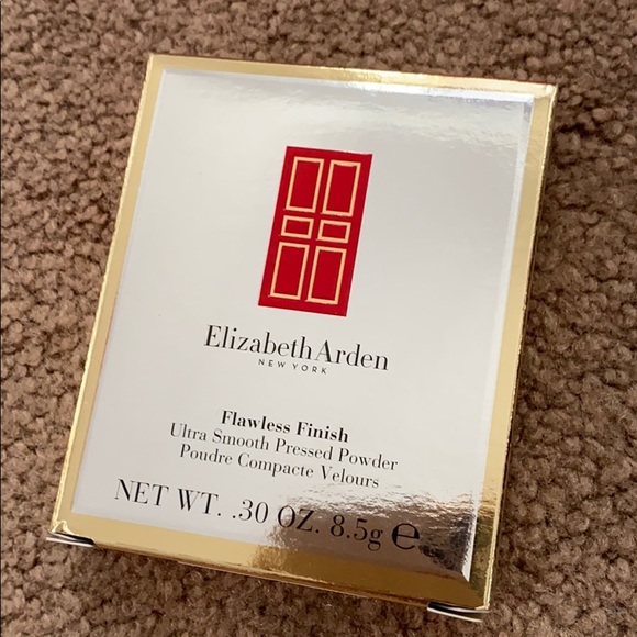 Elizabeth Arden Other - Elizabeth Arden Ultra Smooth Pressed Powder